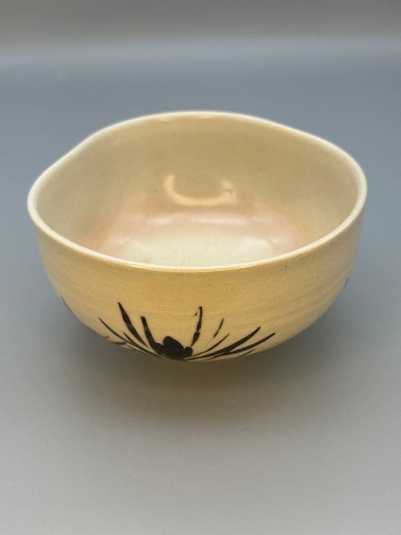 Takahashi Dohachi Kyo Ware Matcha Bowl — Sumi-e Young Pine on Warm White Glaze, Signed Tomobako