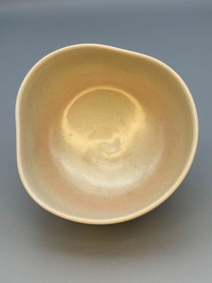 Takahashi Dohachi Kyo Ware Matcha Bowl — Sumi-e Young Pine on Warm White Glaze, Signed Tomobako