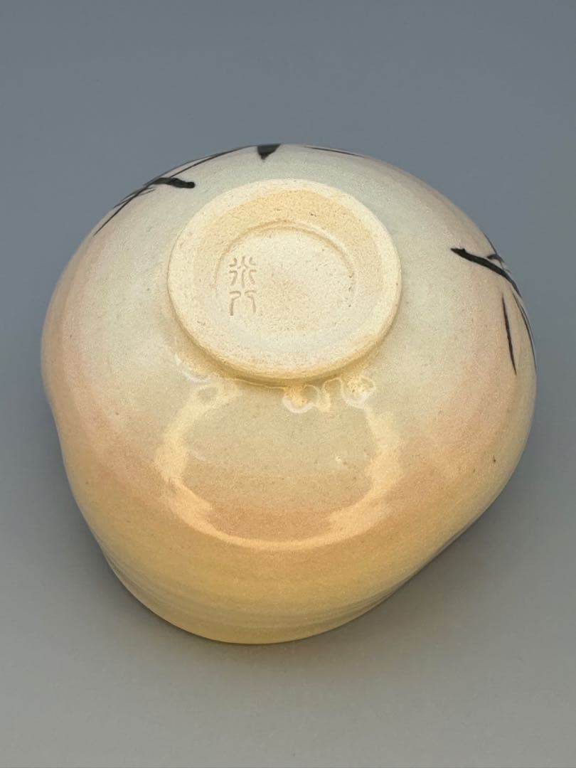 Takahashi Dohachi Kyo Ware Matcha Bowl — Sumi-e Young Pine on Warm White Glaze, Signed Tomobako