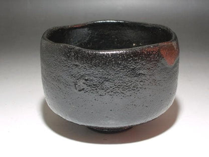 Kuro Raku Chawan 'Kokon' by Raku Seinyu XIII, Inscribed by Urasenke Hounsai - Kyoto Black Raku Tea Bowl with Tomobako