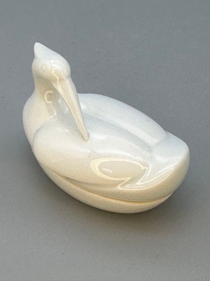 13th Kakiemon (Living National Treasure) White Porcelain Heron Kogo Incense Container