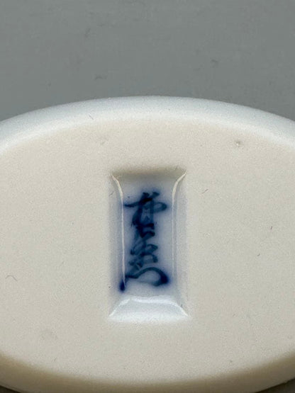 13th Kakiemon (Living National Treasure) White Porcelain Heron Kogo Incense Container