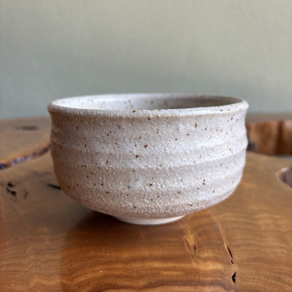 Kutani Matcha Bowl with Geometric Triangle Pattern by Tohou — Gold-Leaf Kinrande Rinko-Mon Chawan, Tomobako