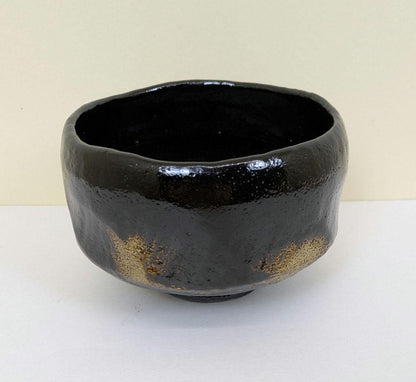 Bizen Ware Matcha Chawan Tea Bowl by Shibaoka Nobuyoshi with Hidasuki Scarlet Marks and Signed Tomobako Wooden Box