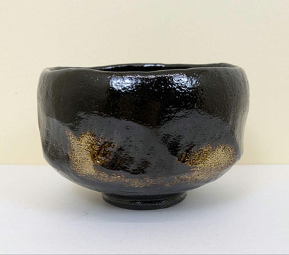 Bizen Ware Matcha Chawan Tea Bowl by Shibaoka Nobuyoshi with Hidasuki Scarlet Marks and Signed Tomobako Wooden Box
