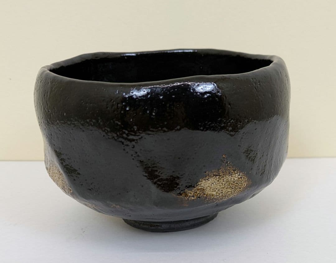 Bizen Ware Matcha Chawan Tea Bowl by Shibaoka Nobuyoshi with Hidasuki Scarlet Marks and Signed Tomobako Wooden Box
