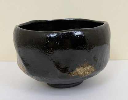 Bizen Ware Matcha Chawan Tea Bowl by Shibaoka Nobuyoshi with Hidasuki Scarlet Marks and Signed Tomobako Wooden Box
