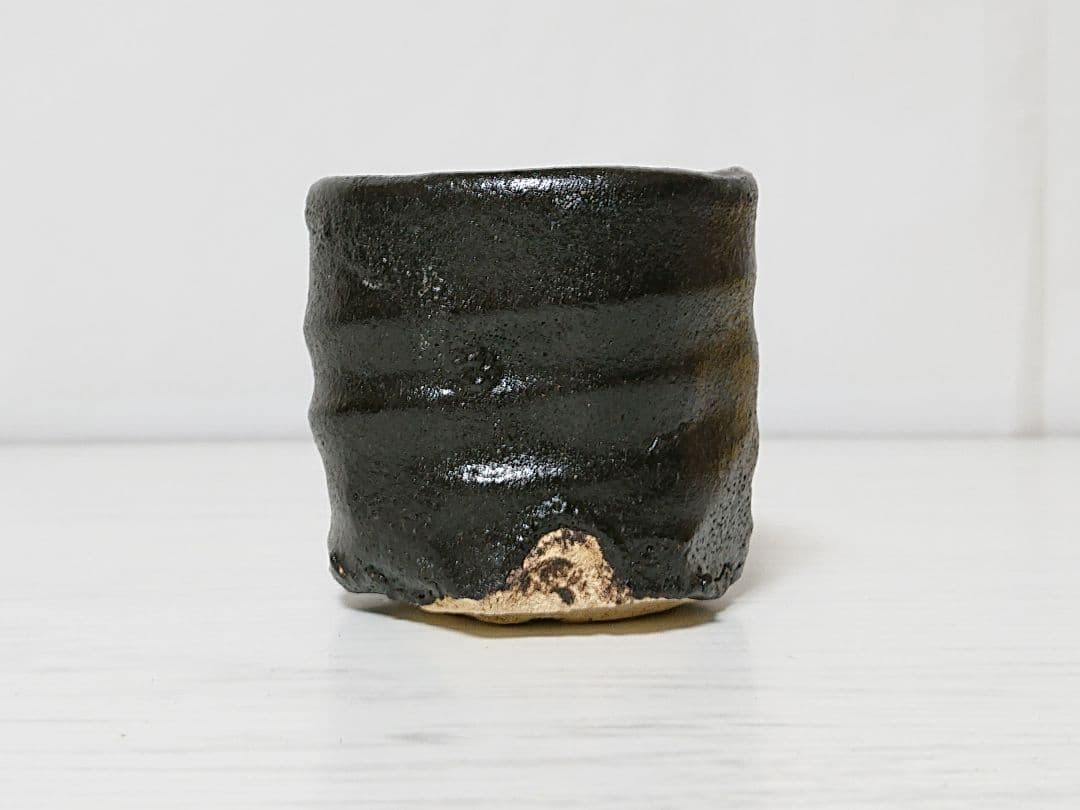 Kojima Shinsuke Hikidashiguro Sake Cup — Hand-Formed Pulled Black, Exposed Clay, Signed Box