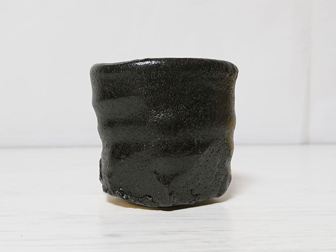 Kojima Shinsuke Hikidashiguro Sake Cup — Hand-Formed Pulled Black, Exposed Clay, Signed Box