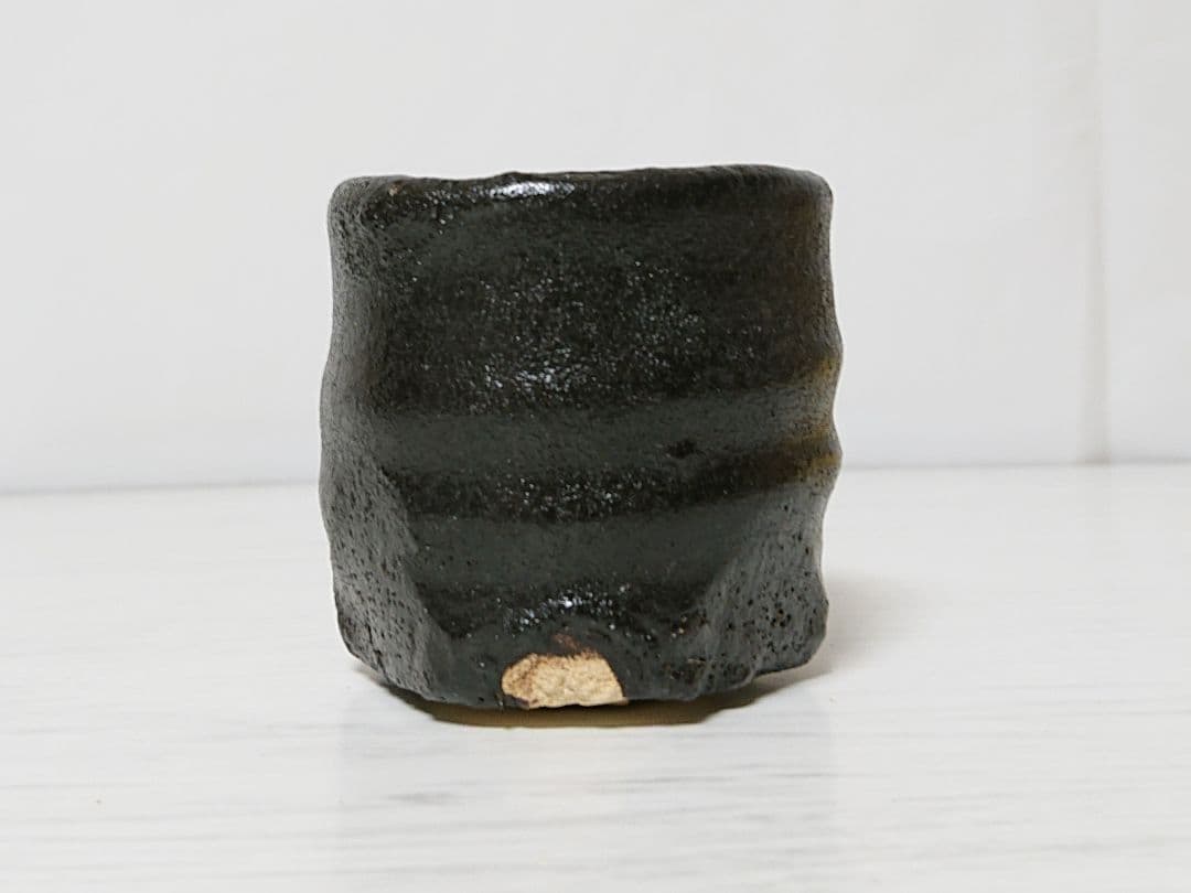 Kojima Shinsuke Hikidashiguro Sake Cup — Hand-Formed Pulled Black, Exposed Clay, Signed Box