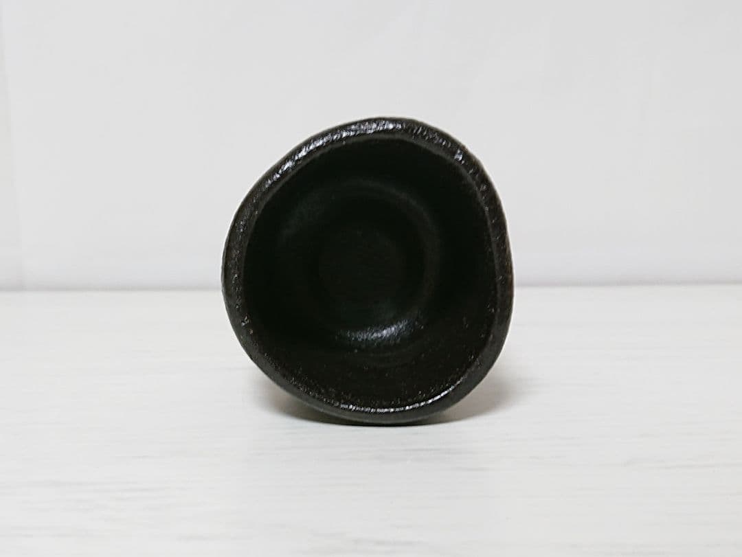 Kojima Shinsuke Hikidashiguro Sake Cup — Hand-Formed Pulled Black, Exposed Clay, Signed Box