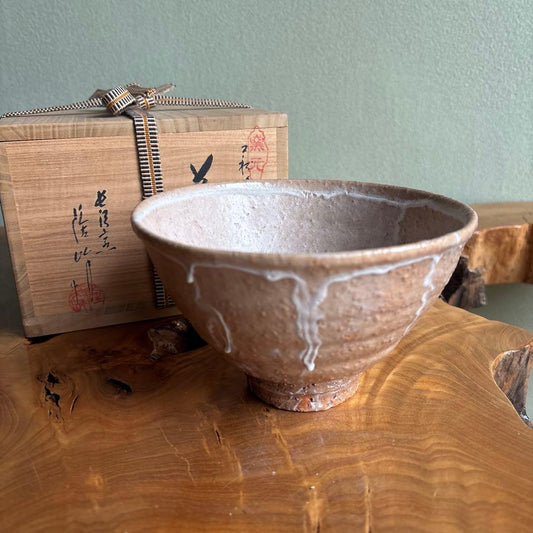 Hagi Ware Matcha Bowl by Harada Ryuho — Shiro-Hagi Nadare Glaze, Signed Wooden Box