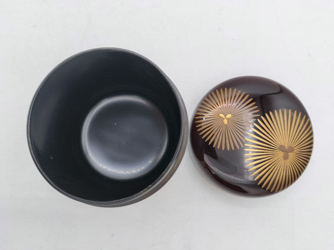 Gold Chrysanthemum Maki-e O-Natsume | Kawakamie Koho Tame-Nuri Tea Caddy