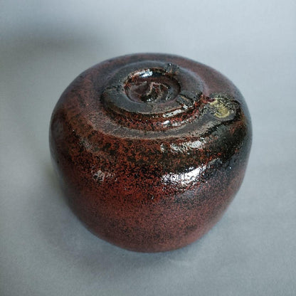 Shodai Higaki Souraku Black-Red Glaze Raku Chawan | Kei-gama | Signed Tomobako | Kuro-beni-yu