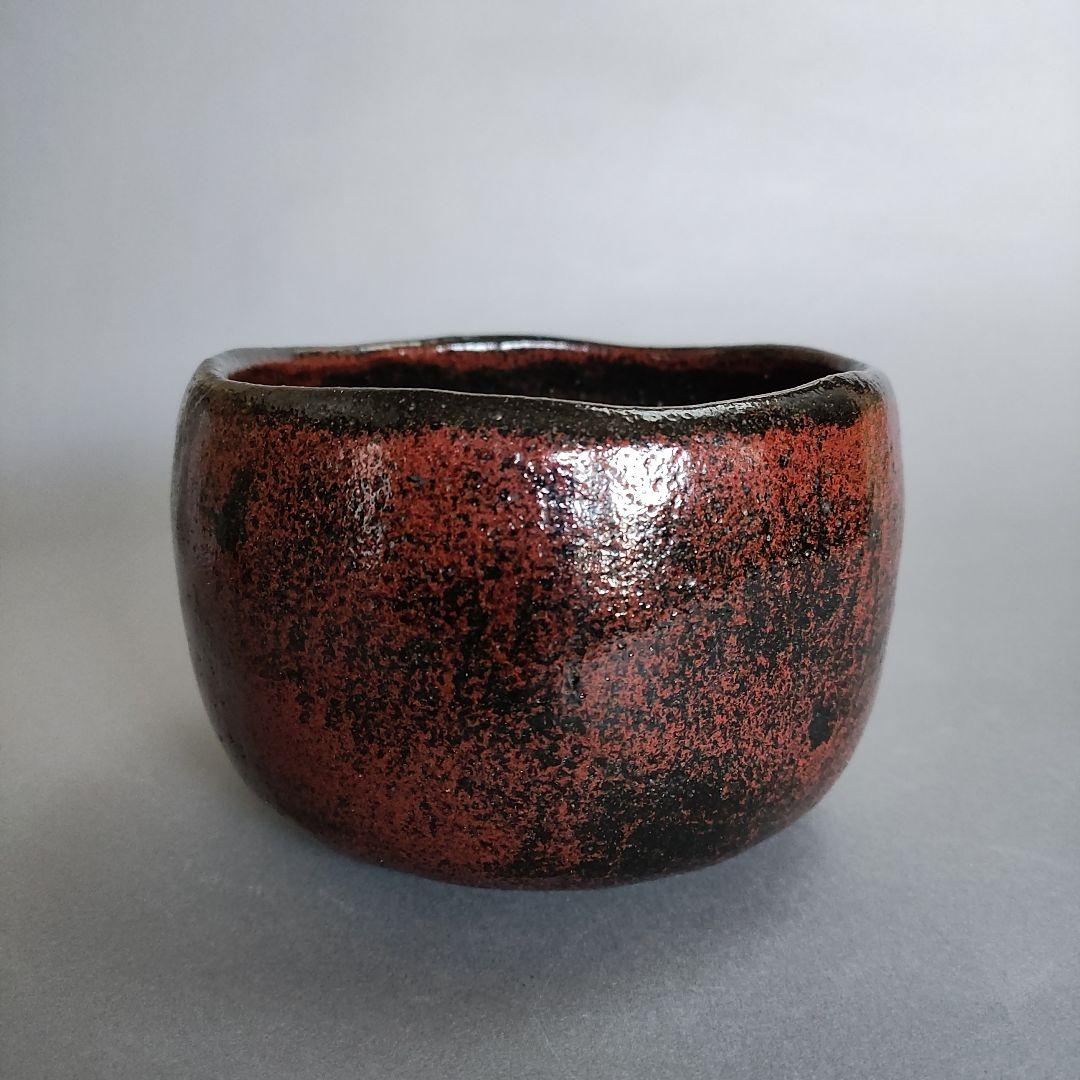 Shodai Higaki Souraku Black-Red Glaze Raku Chawan | Kei-gama | Signed Tomobako | Kuro-beni-yu