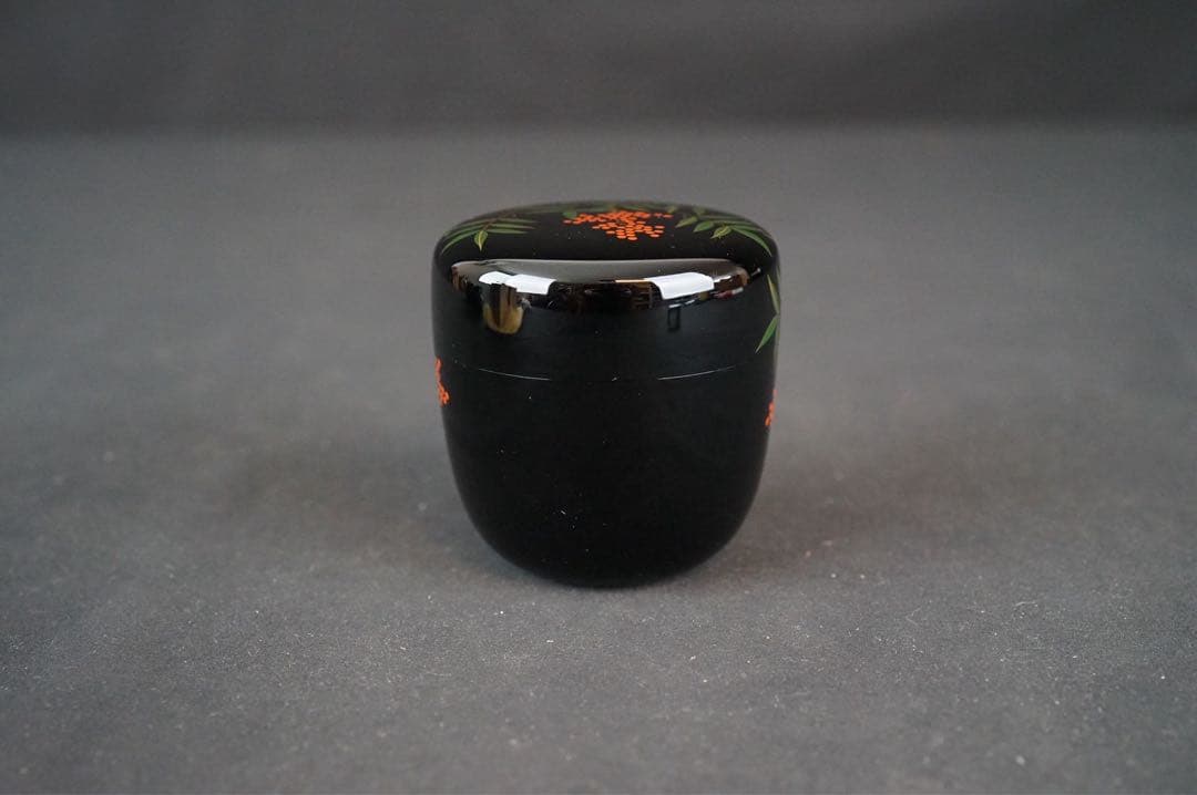 Nanten Maki-e Large Natsume Tea Caddy by Hosokawa Shiko — Silver Interior, Signed Box