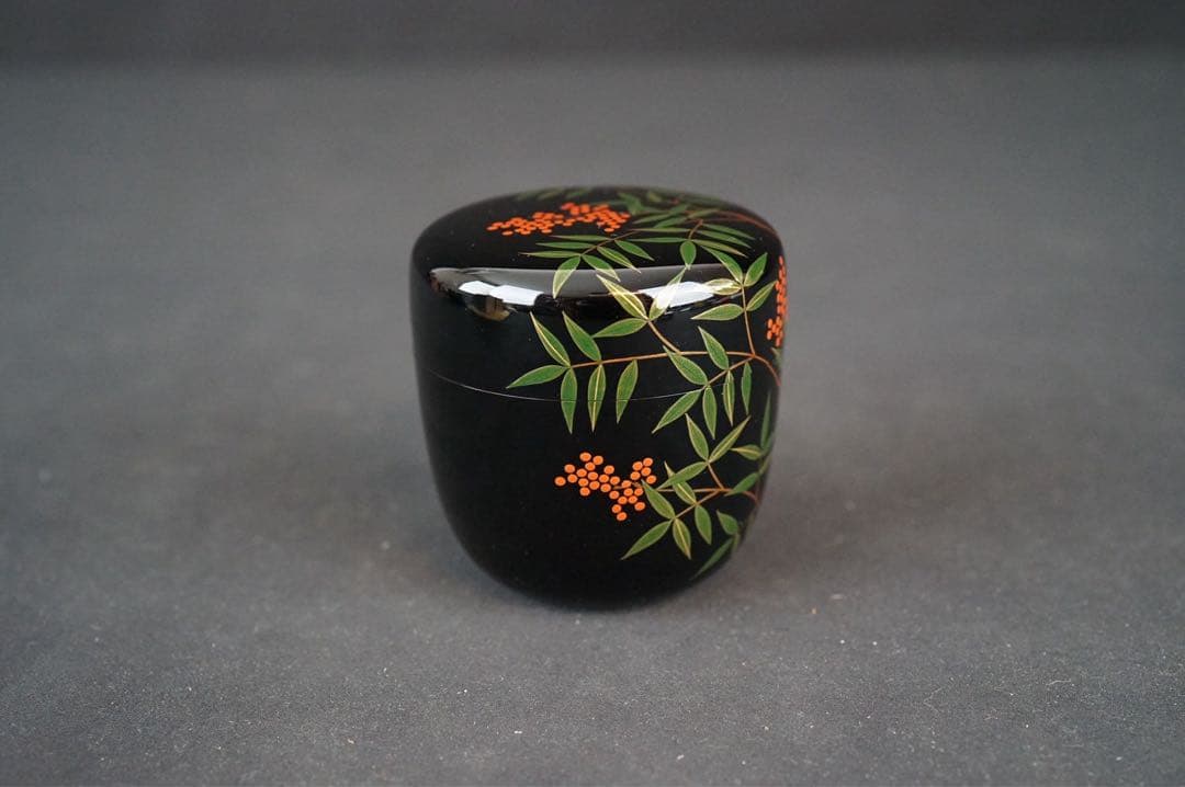 Nanten Maki-e Large Natsume Tea Caddy by Hosokawa Shiko — Silver Interior, Signed Box