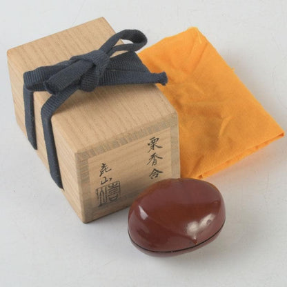 Azuchi Kizan Kaga Kanshitsu Kuri Kogo — Chestnut Incense Box, Dry Lacquer, Tomobako