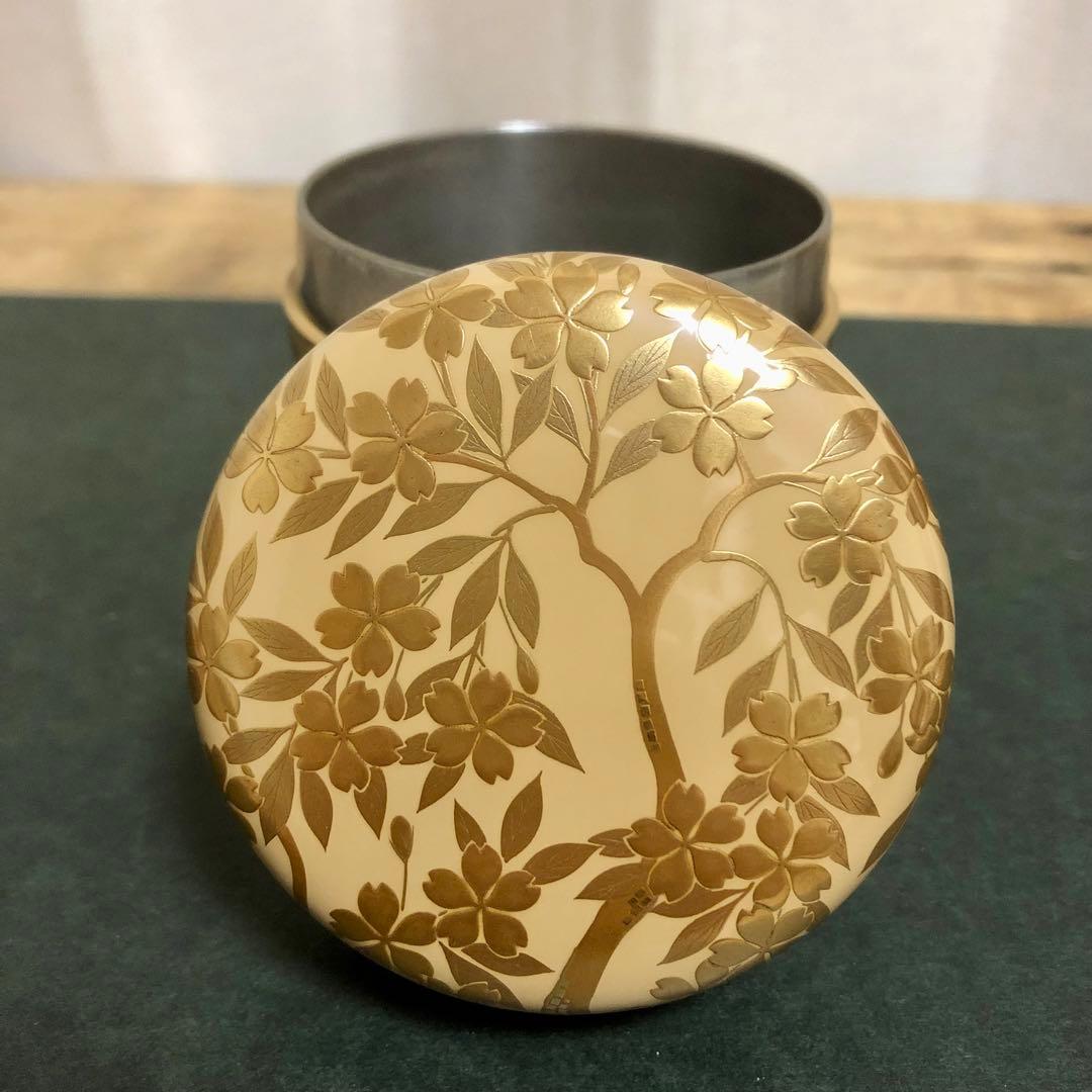 Sakura Lacquer Natsume by Wakashima Takao – Japanese Tea Caddy – Silver Ground – Japan