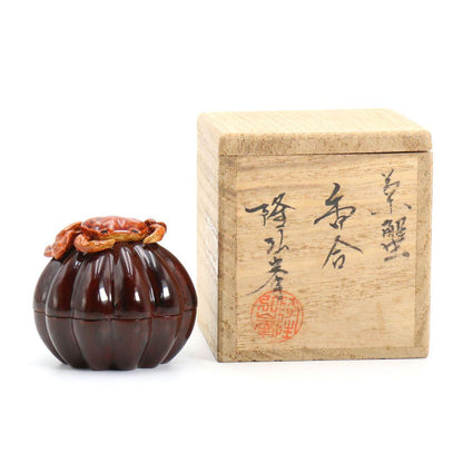 Iwakura Ryuhomine (Ryusai) — Sculpted Crab Kogo Incense Container, Tomobako