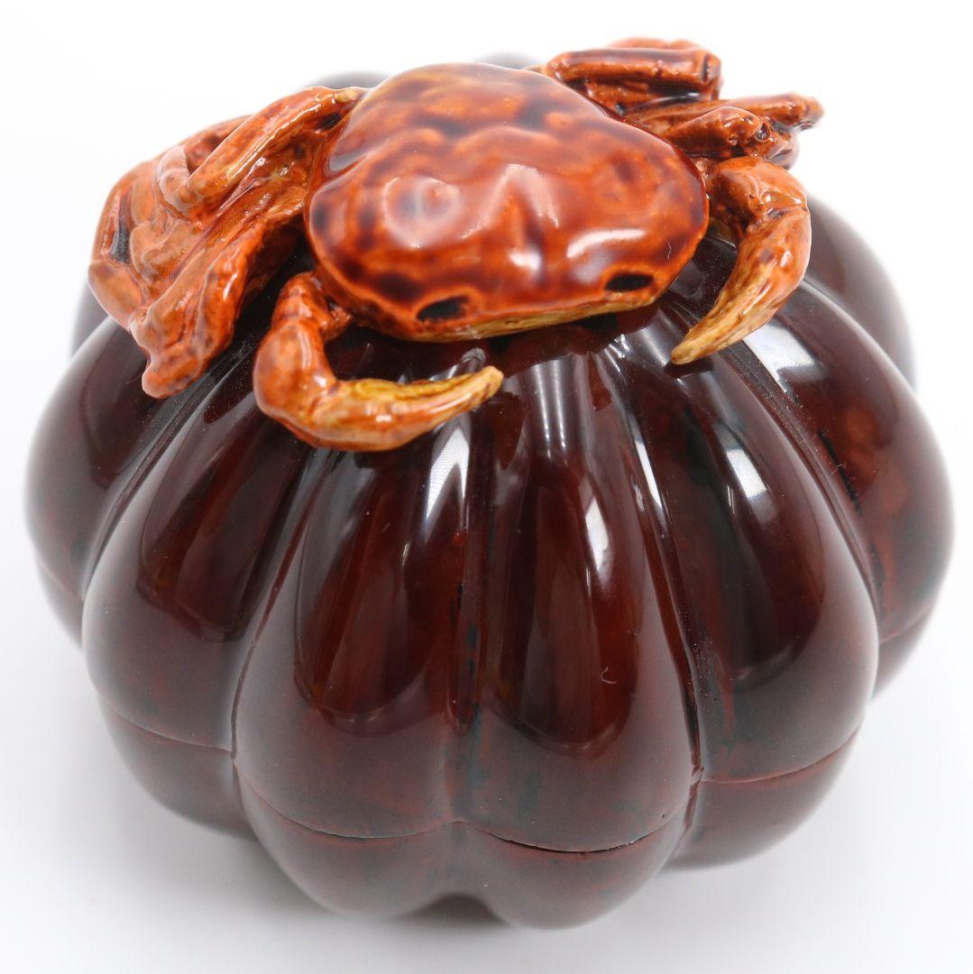 Iwakura Ryuhomine (Ryusai) — Sculpted Crab Kogo Incense Container, Tomobako