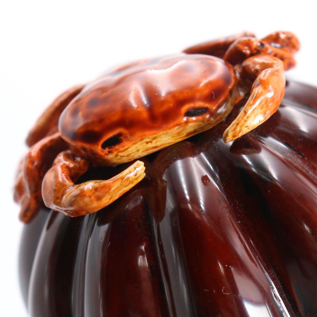 Iwakura Ryuhomine (Ryusai) — Sculpted Crab Kogo Incense Container, Tomobako