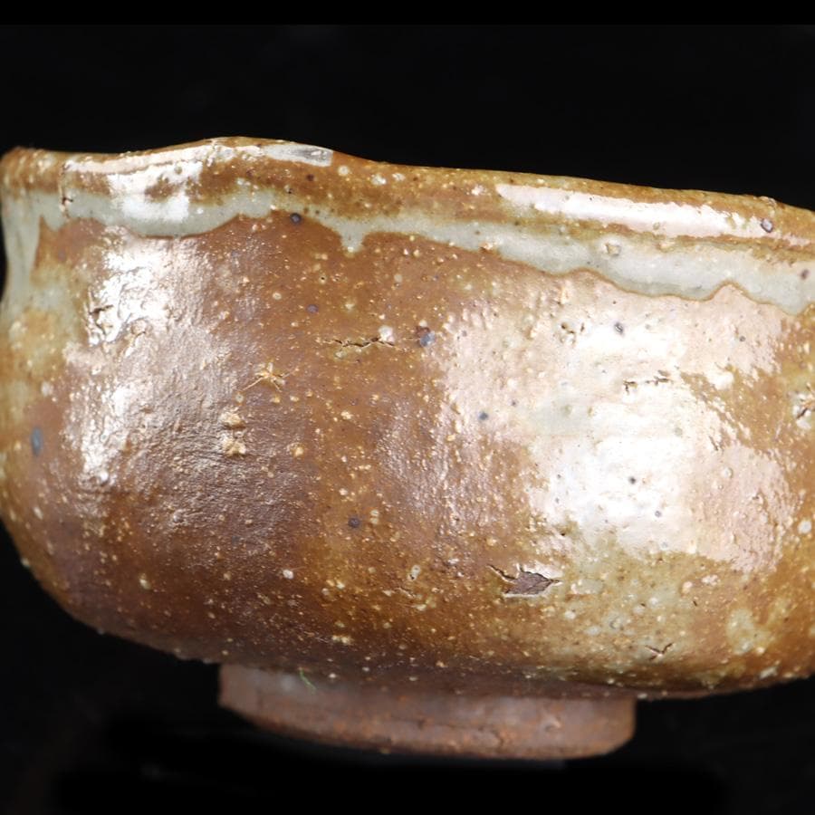 Shino Style Tea Bowl with Ash Glaze - Japanese Matcha Chawan with Ceramic Seal