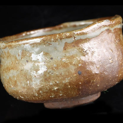 Shino Style Tea Bowl with Ash Glaze - Japanese Matcha Chawan with Ceramic Seal