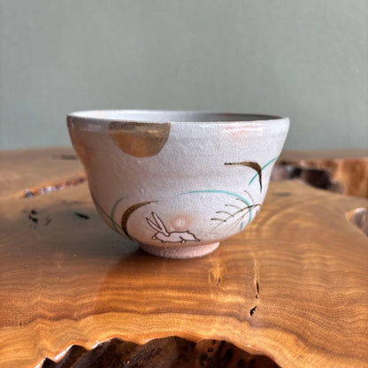 Moon-Viewing Rabbit Chawan by Nakamura Yohei — Kyo-yaki Tea Bowl with Gold Tsukimi Scene
