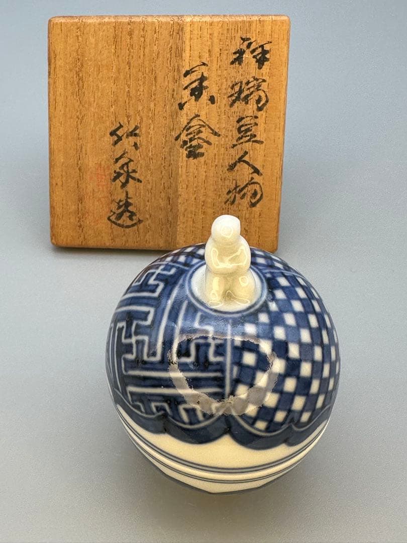 Miura Chikusen Shonzui Karako Figure Kogo Incense Container Blue White