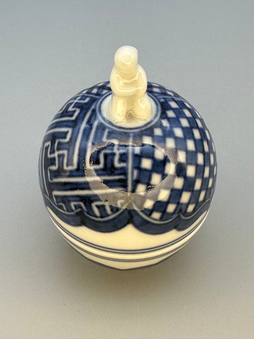 Miura Chikusen Shonzui Karako Figure Kogo Incense Container Blue White