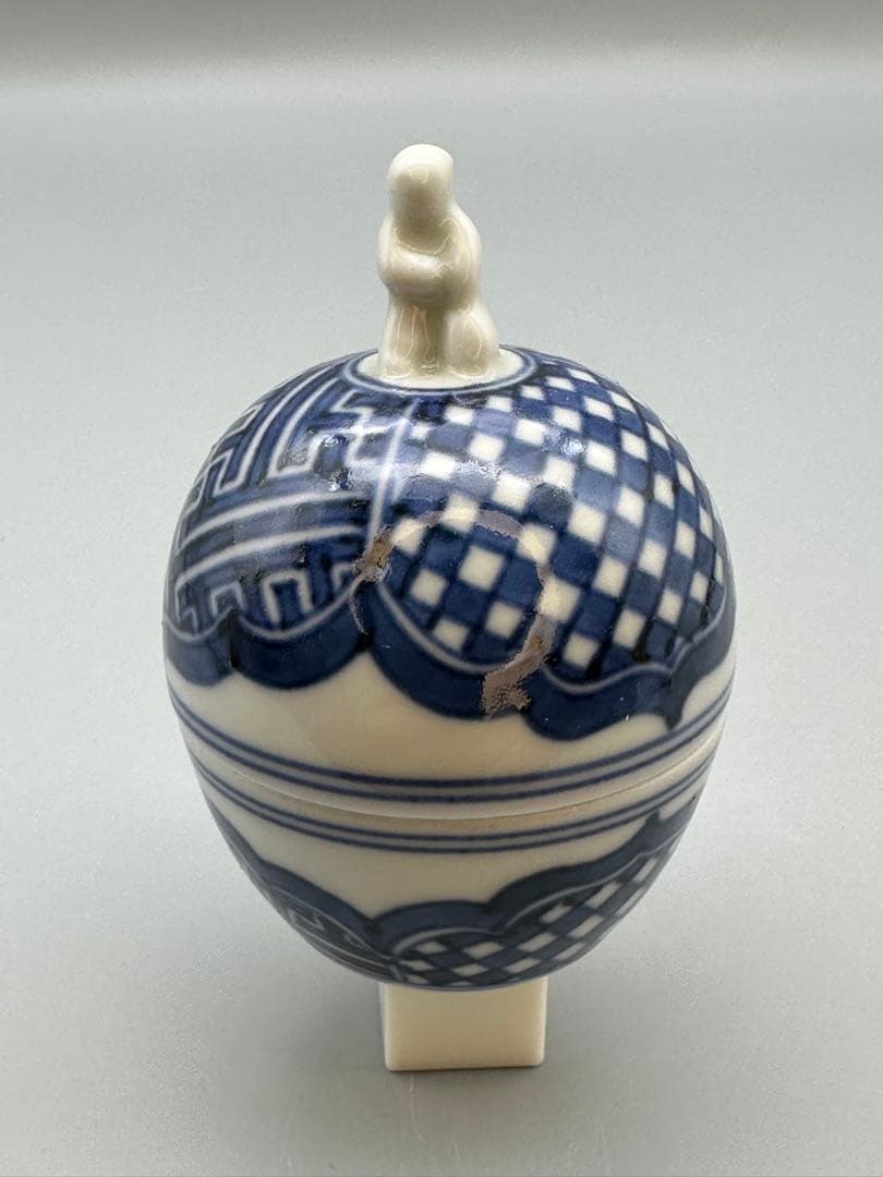 Miura Chikusen Shonzui Karako Figure Kogo Incense Container Blue White