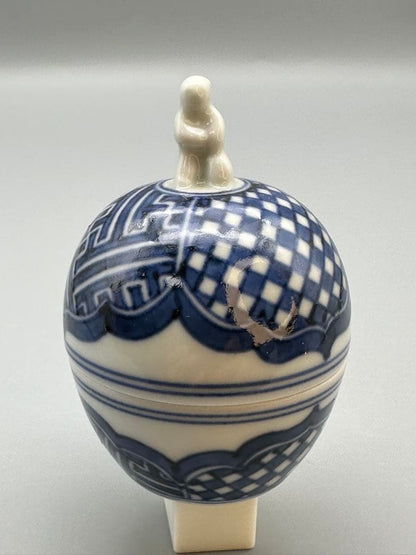 Miura Chikusen Shonzui Karako Figure Kogo Incense Container Blue White