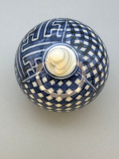 Miura Chikusen Shonzui Karako Figure Kogo Incense Container Blue White