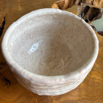 Oki Ware Tea Bowl by Rihei — White Hagi-Style Glaze, Tomobako | 隠岐窯 利兵衛造 抹茶碗