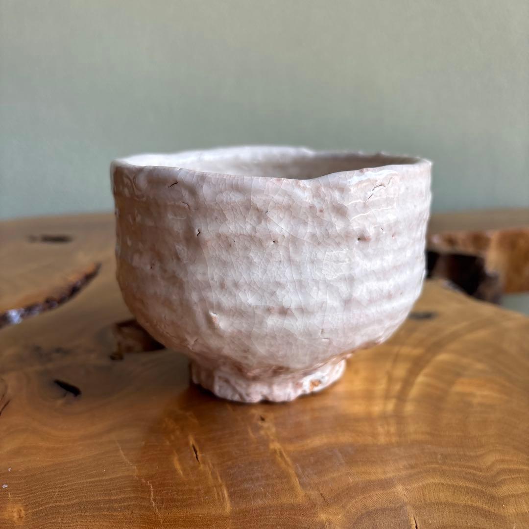 Oki Ware Tea Bowl by Rihei — White Hagi-Style Glaze, Tomobako | 隠岐窯 利兵衛造 抹茶碗