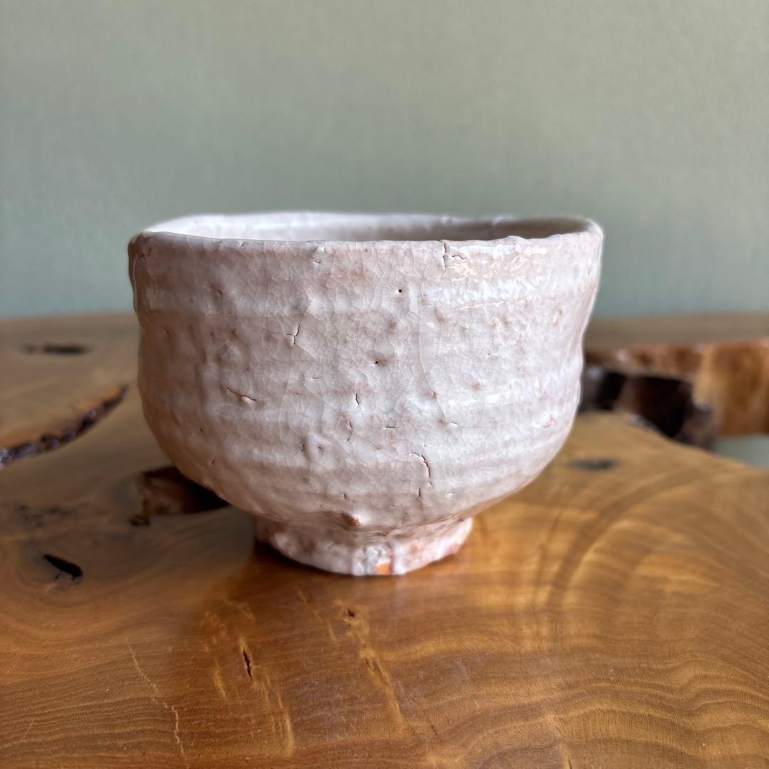 Oki Ware Tea Bowl by Rihei — White Hagi-Style Glaze, Tomobako | 隠岐窯 利兵衛造 抹茶碗