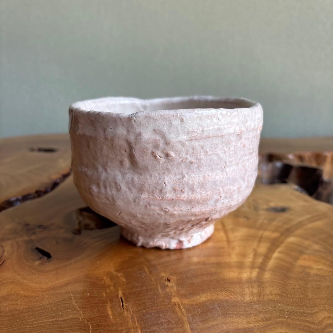 Oki Ware Tea Bowl by Rihei — White Hagi-Style Glaze, Tomobako | 隠岐窯 利兵衛造 抹茶碗
