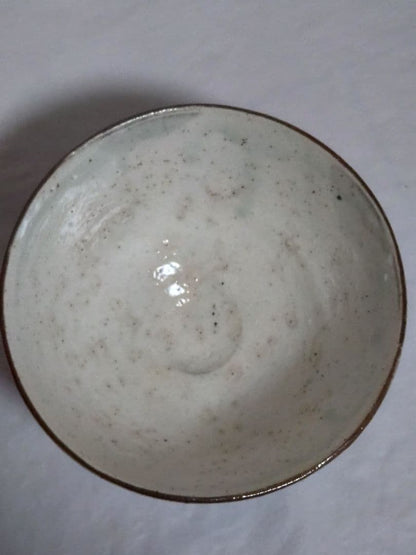 Kusumura Ware Kohiki Tetsu-e Chawan — Yanagira Katsushige, Izumo, Abstract Iron Motif, Tomobako