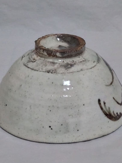 Kusumura Ware Kohiki Tetsu-e Chawan — Yanagira Katsushige, Izumo, Abstract Iron Motif, Tomobako