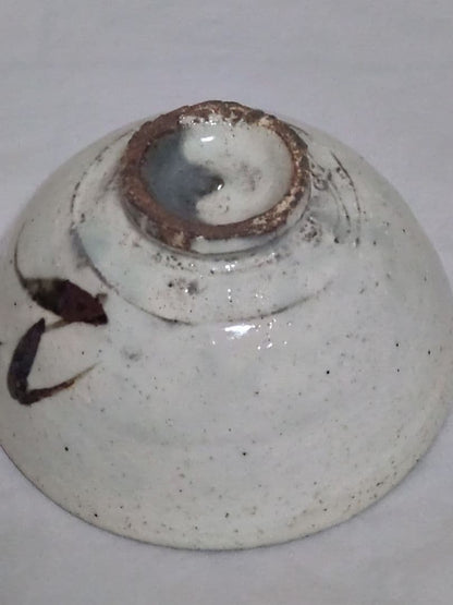 Kusumura Ware Kohiki Tetsu-e Chawan — Yanagira Katsushige, Izumo, Abstract Iron Motif, Tomobako