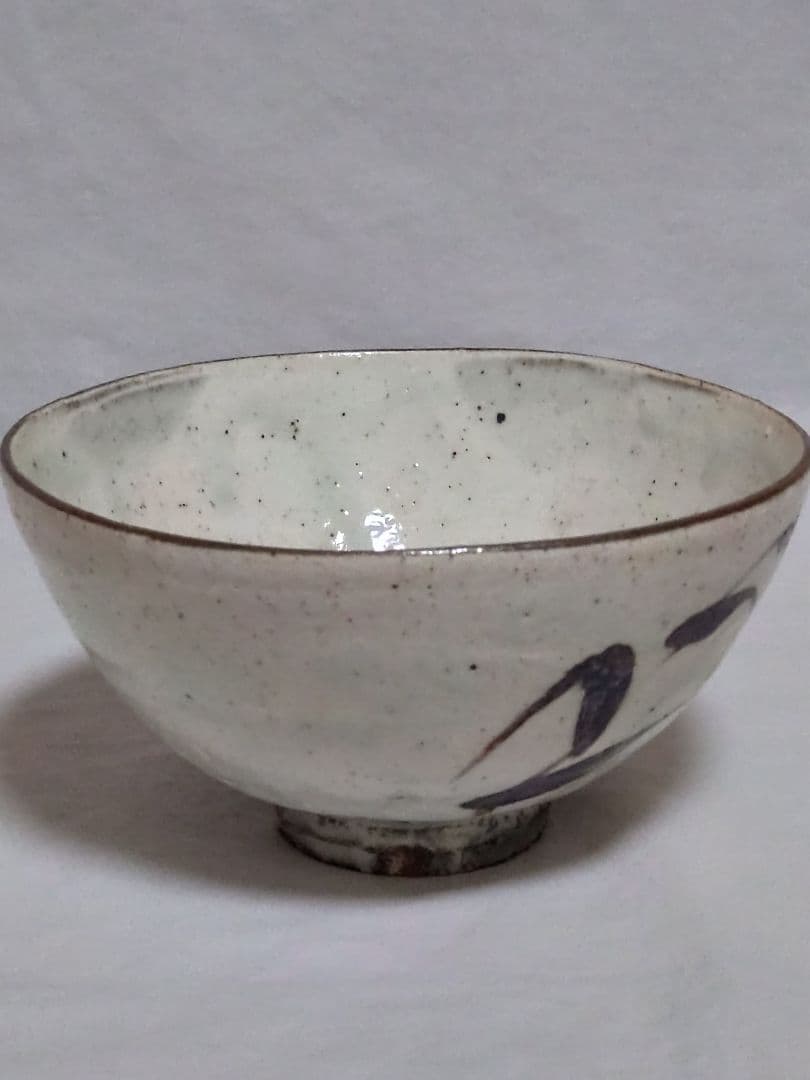 Kusumura Ware Kohiki Tetsu-e Chawan — Yanagira Katsushige, Izumo, Abstract Iron Motif, Tomobako