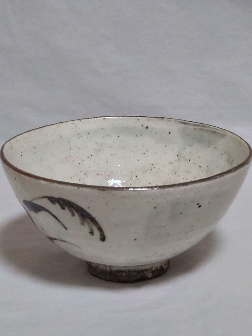 Kusumura Ware Kohiki Tetsu-e Chawan — Yanagira Katsushige, Izumo, Abstract Iron Motif, Tomobako