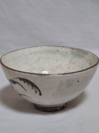 Kusumura Ware Kohiki Tetsu-e Chawan — Yanagira Katsushige, Izumo, Abstract Iron Motif, Tomobako