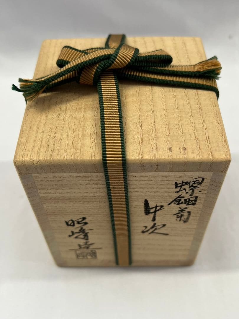 Raden Mother-of-Pearl Chrysanthemum Naka-Tsugi by Kitajima Shoho — Iridescent Shell Mosaic Tea Caddy