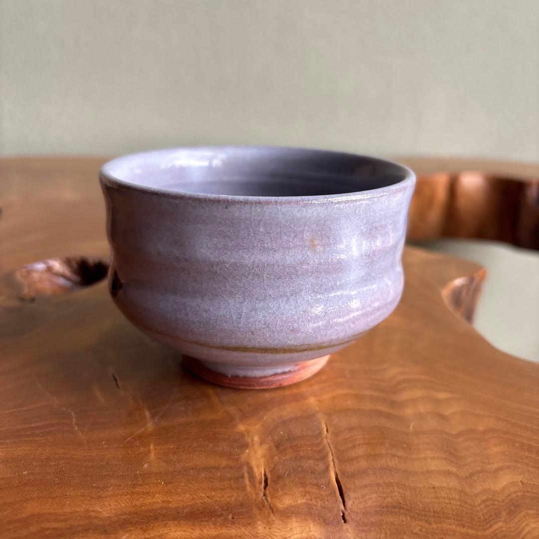 Lavender Grey Chawan with Iron Painting — Fujimoto Meisei, Shinshōji Tōshin Kiln