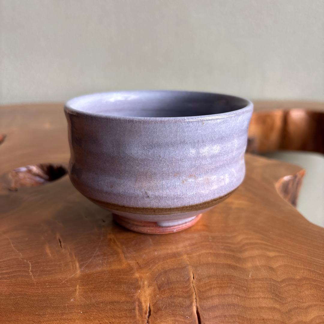 Lavender Grey Chawan with Iron Painting — Fujimoto Meisei, Shinshōji Tōshin Kiln