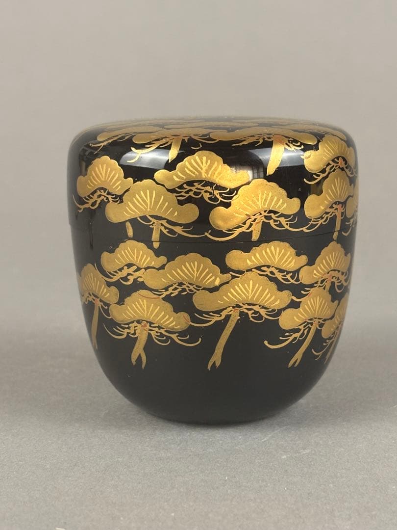 Wajima-nuri Natsume 'Oi-Matsu' by Hogetsu - Gold Maki-e Old Pine Tea Caddy