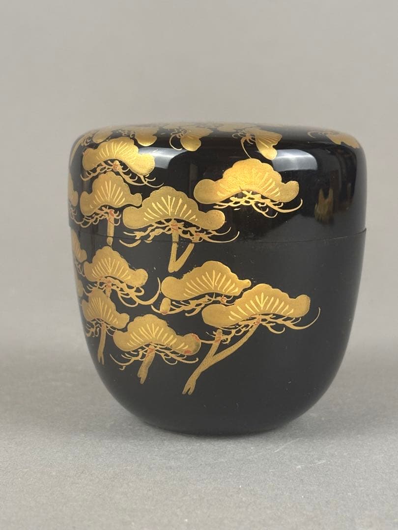 Wajima-nuri Natsume 'Oi-Matsu' by Hogetsu - Gold Maki-e Old Pine Tea Caddy