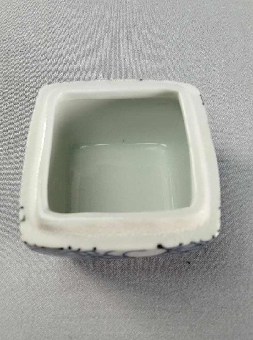 Shoami Rabbit Zodiac Hexagonal Kogo Blue White Sometsuke Incense Container